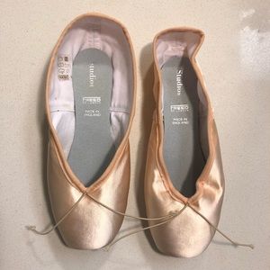 Freed Studio Professional Pointe Shoes NEW